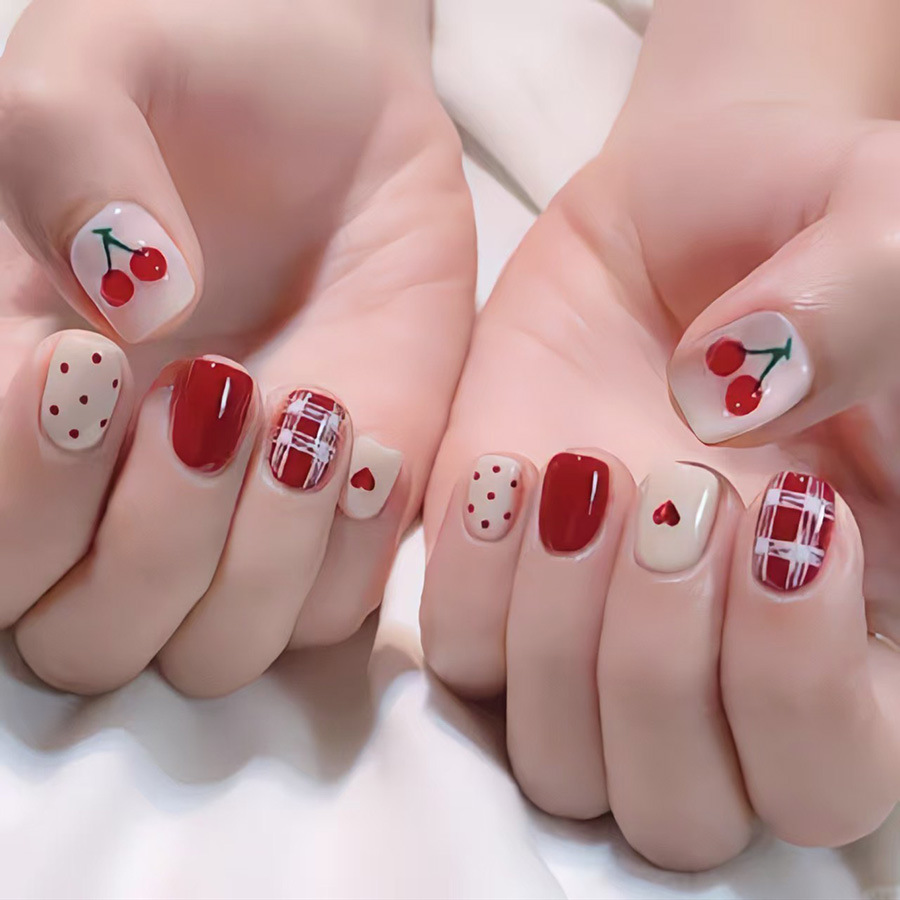 Korte vierkante nepnagels voor - Nail Art Red Cherry recensie en prijs